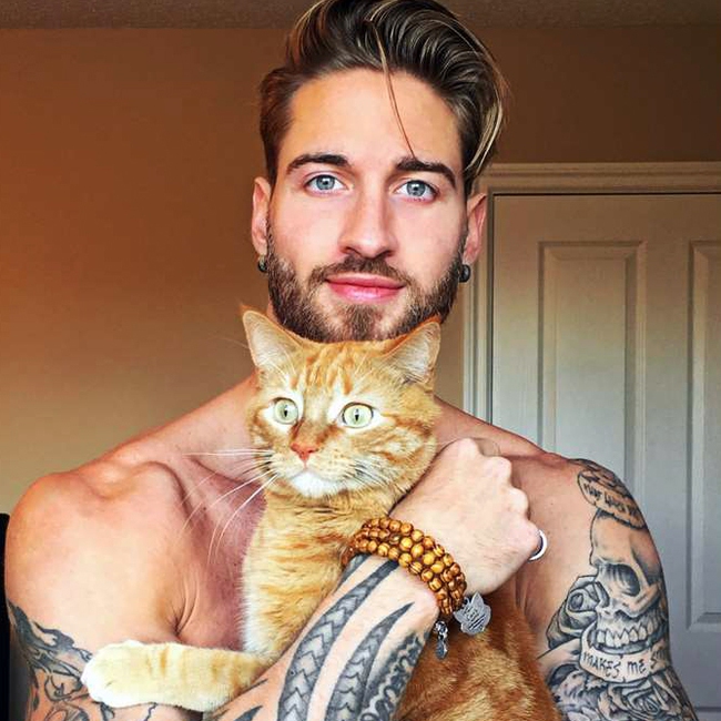 Trai đẹp này đã gây sốt Instagram vì tập thể dục cùng... mèo cưng! - Ảnh 14.