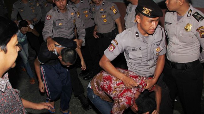 Indonesia: Hiếp d&acirc;m trẻ em sẽ bị triệt sản hoặc tử h&igrave;nh - Ảnh 3.