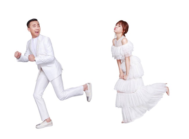 Đến việc chụp ảnh l&agrave;m thiệp cưới, Trấn Th&agrave;nh v&agrave; Hari Won cũng kỳ quặc chẳng giống ai - Ảnh 2.