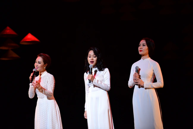 Hồng Nhung hát hai thứ tiếng Việt - Nhật trên sân khấu Nhật Bản - Ảnh 4.