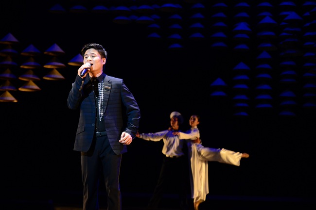Hồng Nhung hát hai thứ tiếng Việt - Nhật trên sân khấu Nhật Bản - Ảnh 7.