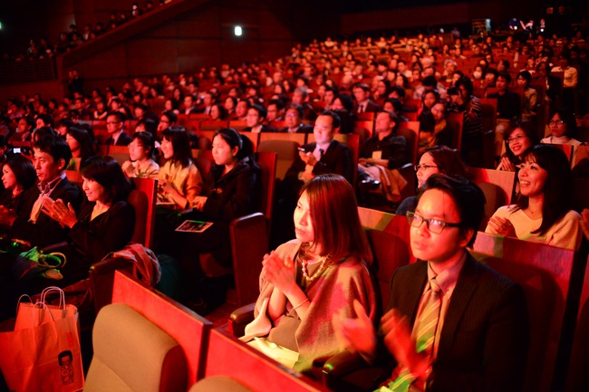Hồng Nhung hát hai thứ tiếng Việt - Nhật trên sân khấu Nhật Bản - Ảnh 12.