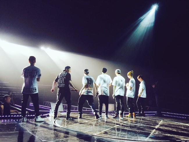 Bangtan Boys (BTS): Bỏ qua chiếc n&ocirc;i d&aacute;t v&agrave;ng, &ocirc;ng lớn đỡ lưng, họ vẫn mạnh mẽ vươn ra thế giới! - Ảnh 2.