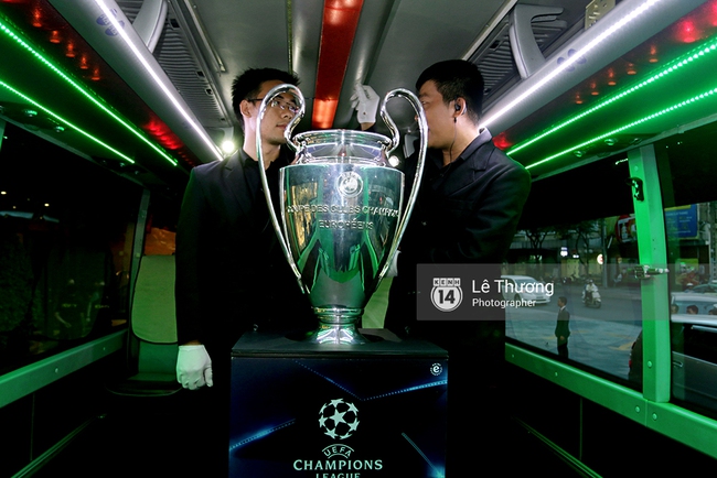 Sơn Tùng MTP và dàn sao Việt  khuấy động ngày hội UEFA Champions League - Ảnh 1.