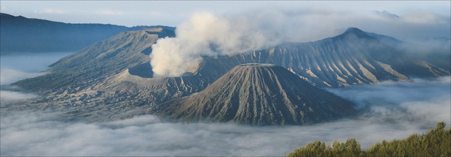 Ở ngay gần Việt Nam thôi, bạn có thể trải nghiệm cảm giác săn mây trên đỉnh núi lửa! - Ảnh 23.