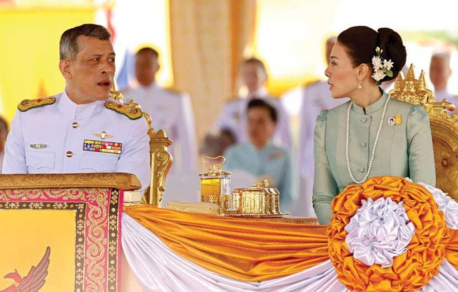 Chân dung Thái tử Maha Vajiralongkorn - người kế vị ngai vàng hoàng gia Thái Lan - Ảnh 9.