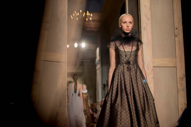 Haute Couture m&ugrave;a n&agrave;y l&agrave; một bữa tiệc thị gi&aacute;c cho đ&ocirc;i mắt của bạn - Ảnh 15.