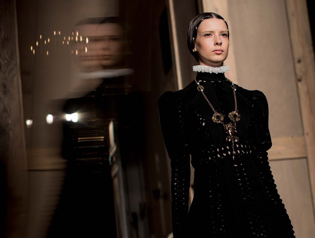 Haute Couture m&ugrave;a n&agrave;y l&agrave; một bữa tiệc thị gi&aacute;c cho đ&ocirc;i mắt của bạn - Ảnh 17.