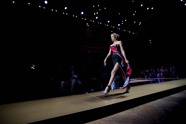 Haute Couture m&ugrave;a n&agrave;y l&agrave; một bữa tiệc thị gi&aacute;c cho đ&ocirc;i mắt của bạn - Ảnh 10.