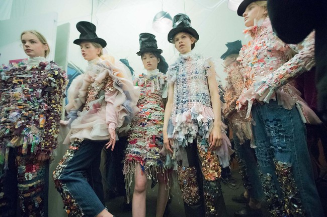 Haute Couture m&ugrave;a n&agrave;y l&agrave; một bữa tiệc thị gi&aacute;c cho đ&ocirc;i mắt của bạn - Ảnh 24.