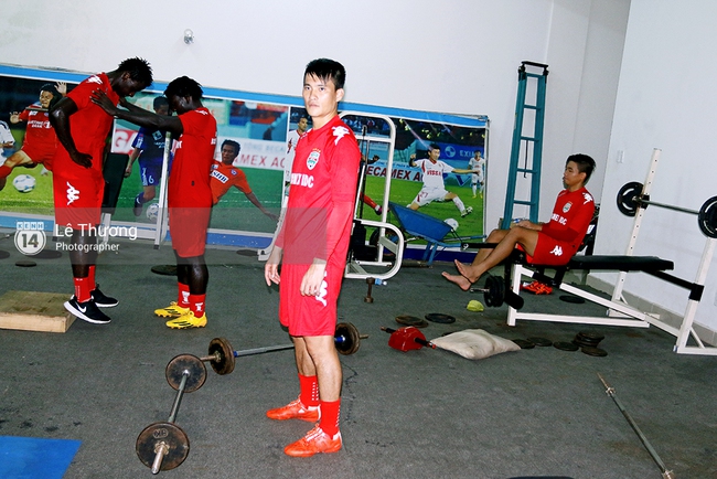 Mặc kệ Euro 2016, C&ocirc;ng Vinh v&agrave; đồng đội vẫn phải c&agrave;y ải - Ảnh 1.