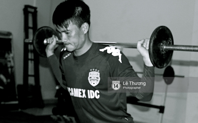 Mặc kệ Euro 2016, C&ocirc;ng Vinh v&agrave; đồng đội vẫn phải c&agrave;y ải - Ảnh 2.