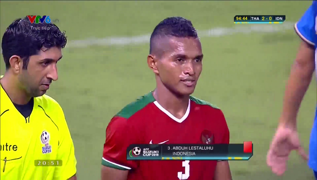 Cầu thủ Indonesia nhận thẻ đỏ, suýt bị đánh vì hành vi xấu xí - Ảnh 4.