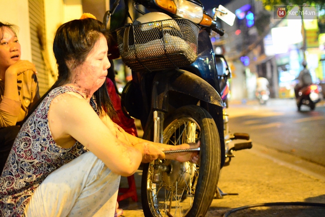 Người phụ nữ v&aacute; xe mang những vết sẹo khủng khiếp v&igrave; bị tạt axit: T&ocirc;i kh&ocirc;ng được nghĩ đến c&aacute;i chết, n&ecirc;n phải sống! - Ảnh 11.