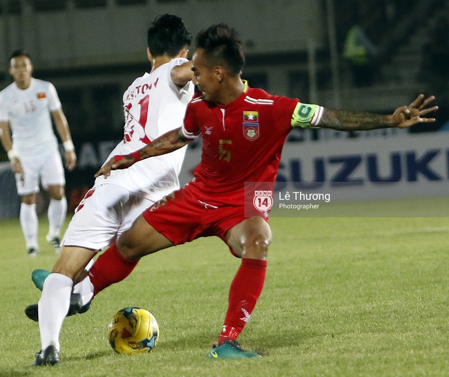 Myanmar đánh nguội, kẹp cổ, chơi xấu đội tuyển Việt Nam như thế này đây - Ảnh 3.