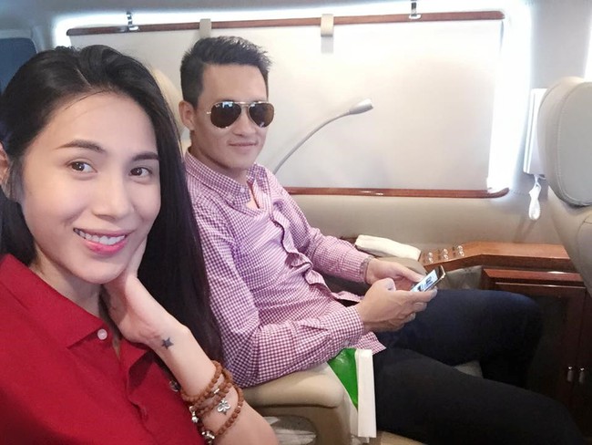 C&ocirc;ng Vinh bất ngờ tặng si&ecirc;u xe gần 5 tỷ cho b&agrave; x&atilde; Thủy Ti&ecirc;n - Ảnh 1.