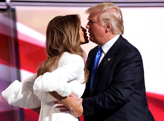 Dính tin đồn bị tẩy chay nhưng loạt đồ hiệu vợ Donald Trump mặc vẫn được bán hết veo trong nháy mắt! - Ảnh 3.