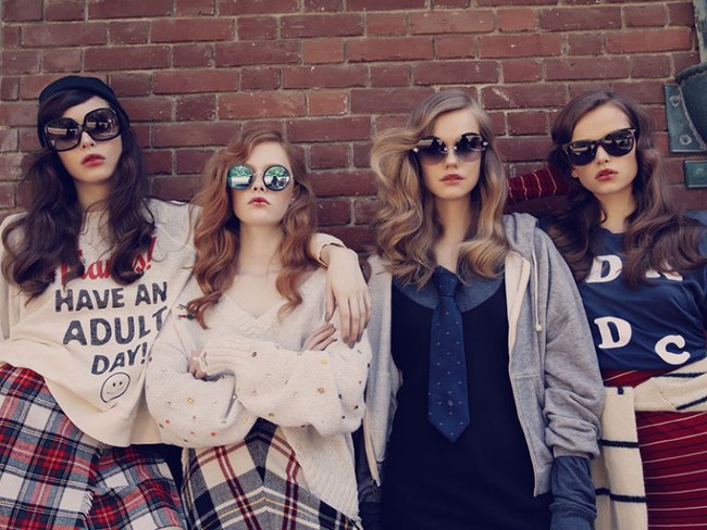 Tinh thần Back to School ngập tr&agrave;n lookbook si&ecirc;u đẹp của Wildfox, H&M - Ảnh 5.
