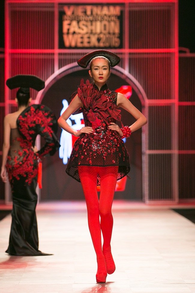 Hoa khôi Nam Em mở màn Tinh khôi - BST cuối cùng của Vietnam International Fashion Week - Ảnh 30.