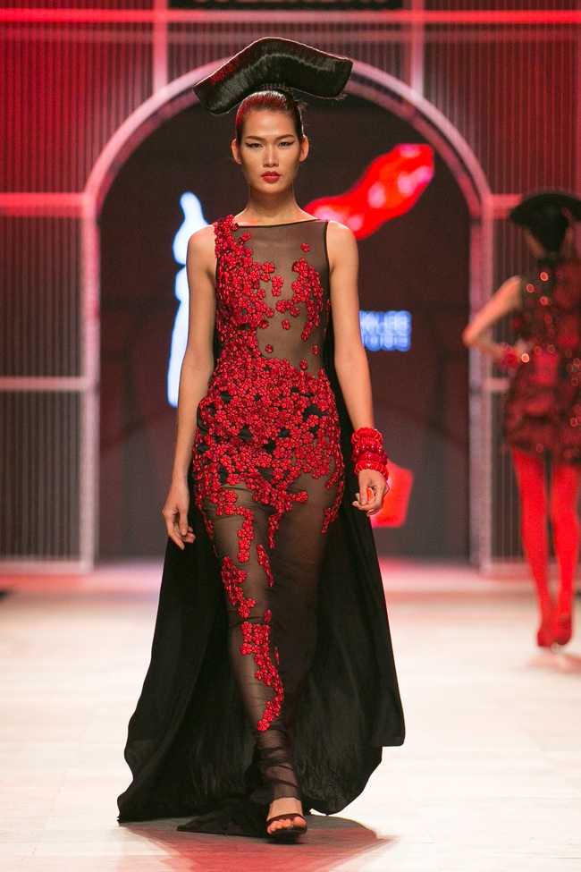 Hoa khôi Nam Em mở màn Tinh khôi - BST cuối cùng của Vietnam International Fashion Week - Ảnh 29.