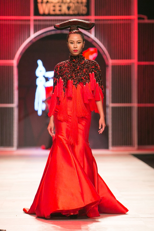 Hoa khôi Nam Em mở màn Tinh khôi - BST cuối cùng của Vietnam International Fashion Week - Ảnh 28.