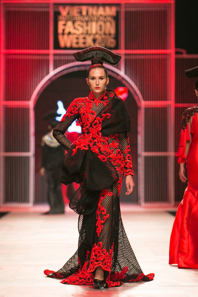 Hoa khôi Nam Em mở màn Tinh khôi - BST cuối cùng của Vietnam International Fashion Week - Ảnh 27.