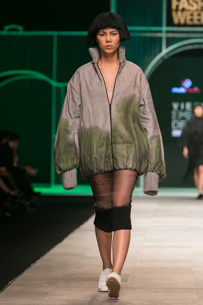 Hoa khôi Nam Em mở màn Tinh khôi - BST cuối cùng của Vietnam International Fashion Week - Ảnh 36.