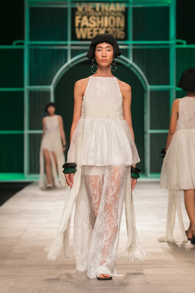 Hoa khôi Nam Em mở màn Tinh khôi - BST cuối cùng của Vietnam International Fashion Week - Ảnh 42.