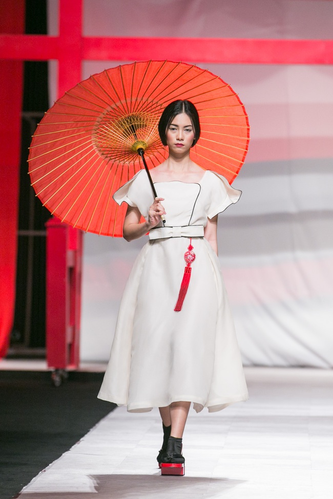 Hoa khôi Nam Em mở màn Tinh khôi - BST cuối cùng của Vietnam International Fashion Week - Ảnh 7.