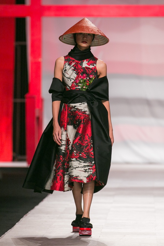 Hoa khôi Nam Em mở màn Tinh khôi - BST cuối cùng của Vietnam International Fashion Week - Ảnh 9.