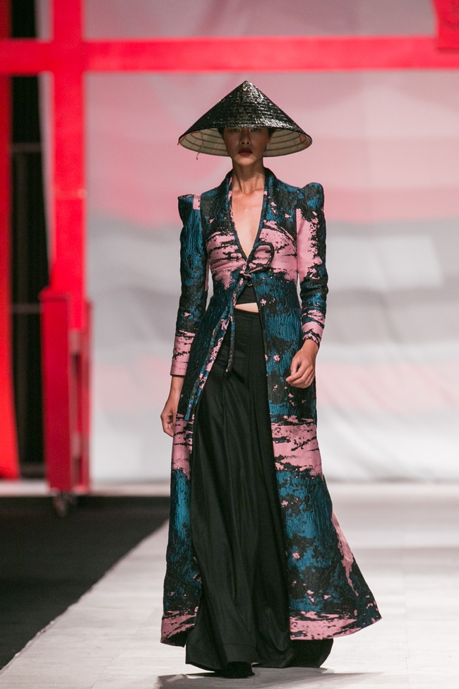Hoa khôi Nam Em mở màn Tinh khôi - BST cuối cùng của Vietnam International Fashion Week - Ảnh 13.