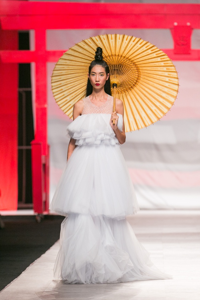 Hoa khôi Nam Em mở màn Tinh khôi - BST cuối cùng của Vietnam International Fashion Week - Ảnh 15.