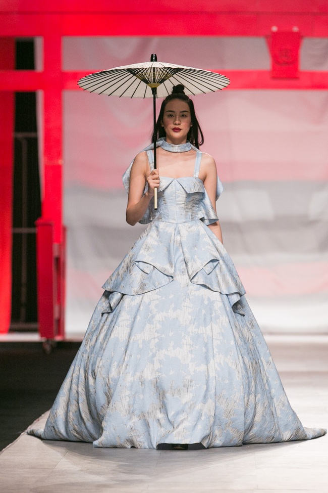 Hoa khôi Nam Em mở màn Tinh khôi - BST cuối cùng của Vietnam International Fashion Week - Ảnh 18.