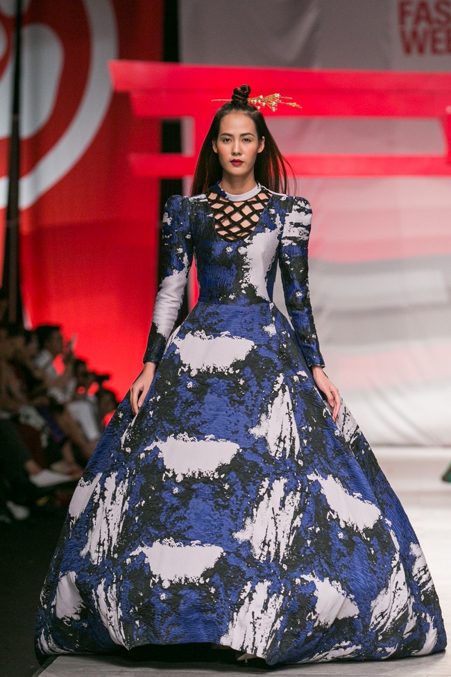 Hoa khôi Nam Em mở màn Tinh khôi - BST cuối cùng của Vietnam International Fashion Week - Ảnh 20.