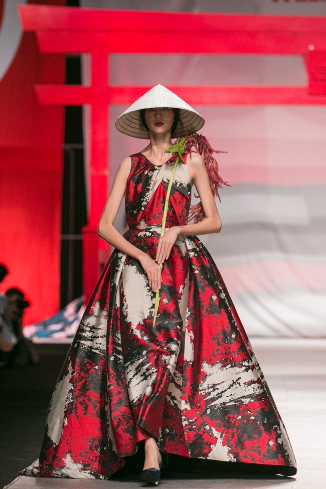 Hoa khôi Nam Em mở màn Tinh khôi - BST cuối cùng của Vietnam International Fashion Week - Ảnh 21.