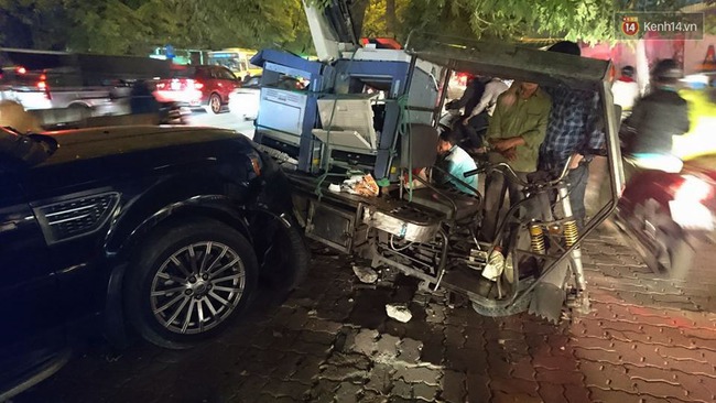 Hà Nội: Xe sang Range Rover đâm liên tiếp vào 2 xe máy, 1 xe ba gác khiến 3 người bị thương - Ảnh 2.