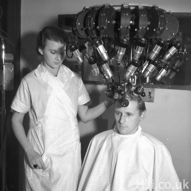 Sốc với công nghệ làm tóc xoăn xù mì của phụ nữ thập niên 1920 - Ảnh 16.