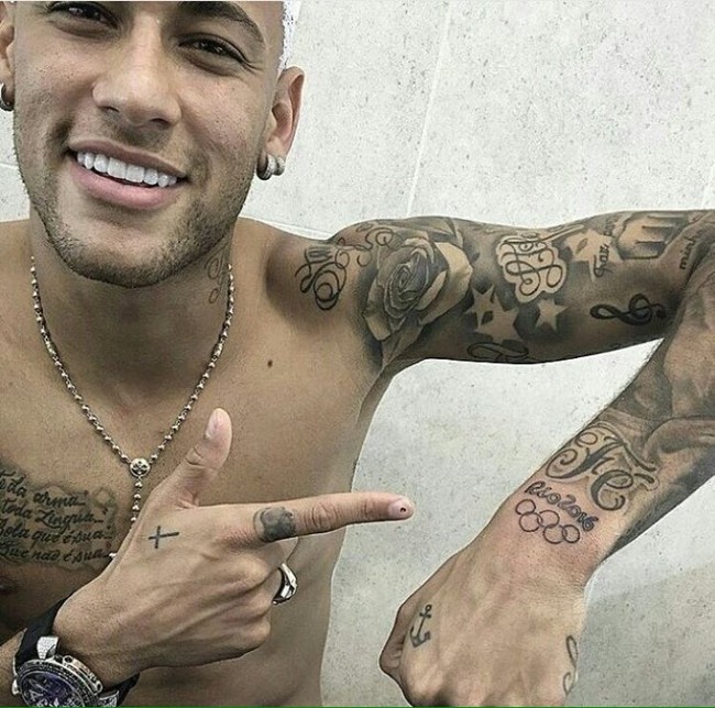 Neymar vui sướng ôm chầm bạn gái cũ trong ngày vô địch Olympic - Ảnh 7.