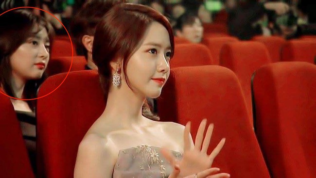Netizen đau đầu v&igrave; kh&ocirc;ng chọn nổi ai đẹp nhất trong c&aacute;c mỹ nh&acirc;n ngồi gần nhau tại Asia Artist Awards - Ảnh 2.