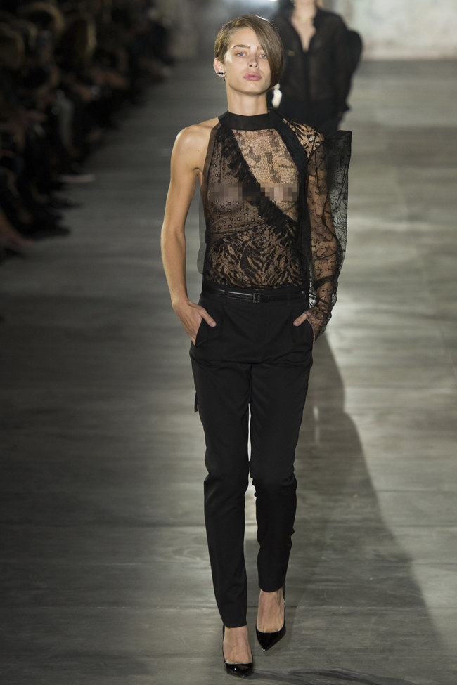 Truy tìm danh tính chàng mẫu nam cân nguyên dàn mẫu nữ trong show Saint Laurent - Ảnh 21.