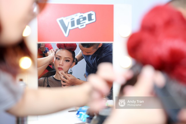 The Voice: Đ&ocirc;ng Nhi xuất hiện lẻ b&oacute;ng, Thu Minh tự cắt vớ da trước khi quay h&igrave;nh - Ảnh 14.