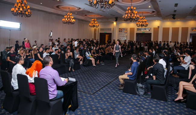 Hoàng Thùy nổi bật với tóc màu cam làm giám khảo casting Vietnam International Fashion Week Xuân/Hè 2017 - Ảnh 1.