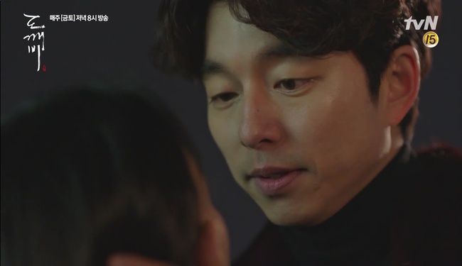“Goblin tập 13: Fan á khẩu vì biên kịch để Gong Yoo “hóa vàng” ngay trước mắt Go Eun - Ảnh 15.