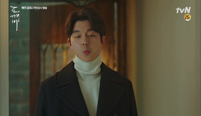 Goblin: Sau 9 năm lưu lạc, chỉ mỗi Lee Dong Wook l&agrave; nhớ Gong Yoo! - Ảnh 20.