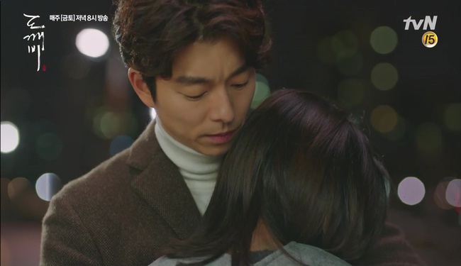 “Goblin tập 13: Fan á khẩu vì biên kịch để Gong Yoo “hóa vàng” ngay trước mắt Go Eun - Ảnh 39.