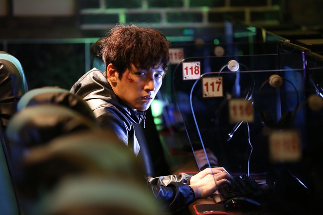 Điện ảnh H&agrave;n th&aacute;ng Hai: Tr&ugrave;m thế giới ảo Ji Chang Wook bất ngờ bị kết tội giết người - Ảnh 3.