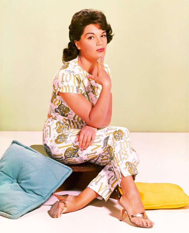 Tuổi chưa qu&aacute; 30, Rihanna v&agrave; Taylor Swift đ&atilde; c&oacute; nhiều hit lọt Top 10 Billboard hơn loạt đ&agrave;n chị - Ảnh 17.