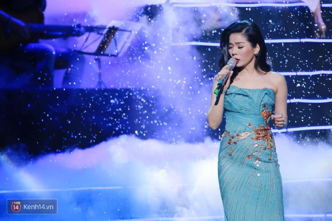 Lệ Quy&ecirc;n t&igrave;nh tứ s&aacute;nh đ&ocirc;i c&ugrave;ng L&ecirc; Hiếu tr&ecirc;n s&acirc;n khấu - Ảnh 4.