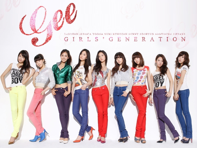 Sau 8 năm, hit quốc d&acirc;n Gee (SNSD) lại bị l&ocirc;i ra l&agrave;m kh&ugrave;ng l&agrave;m đi&ecirc;n! - Ảnh 6.