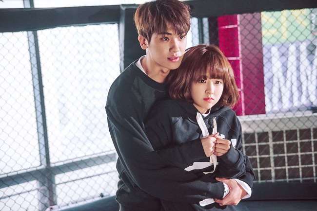 Park Hyung Sik gh&eacute; s&aacute;t mặt Park Bo Young: Chưa h&ocirc;n m&agrave; fan đ&atilde; ph&aacute;t rồ! - Ảnh 4.